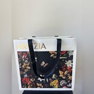 Aritzia shopping bag